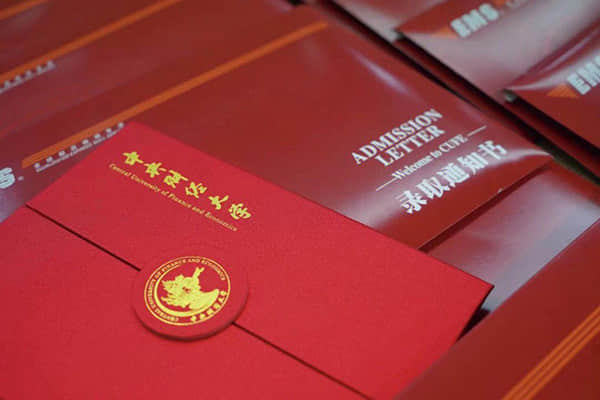 美图秀秀桌面版AI修图改图能力全面接入鸿蒙电脑，开启高效适配新范式